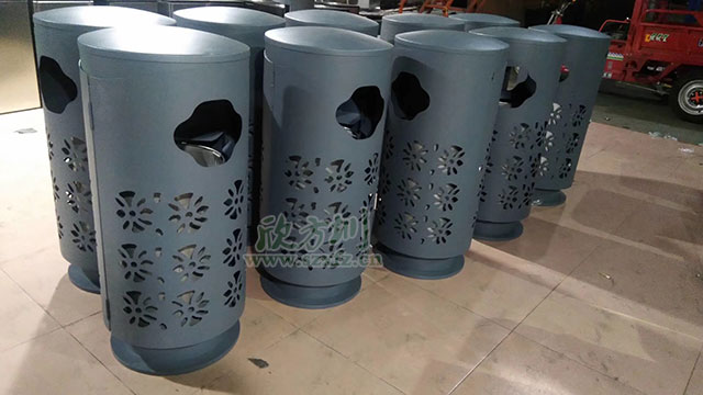 欣方圳精品定制垃圾桶表面鏤空精細(xì)雕刻，外形上設(shè)計(jì)美觀，新穎獨(dú)特！